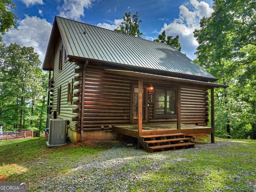 3 bedroom, 3 bathroom, 1,950 sq ft cabin,single family residence for sale at 782 Scenic Mountain View Road, Blue Ridge, GA 30513 — photo 6
