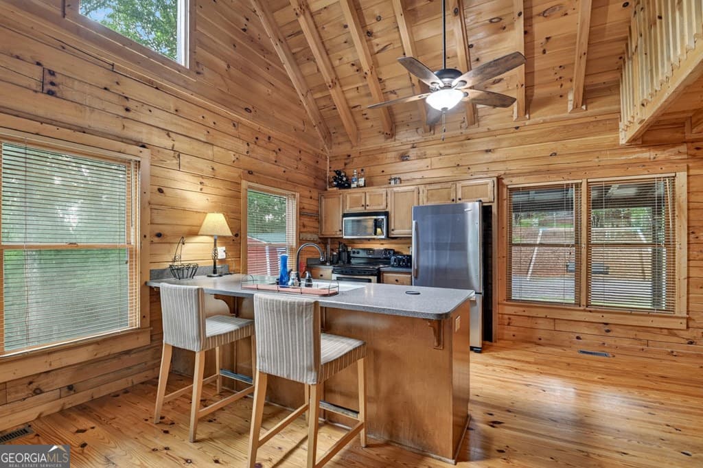 3 bedroom, 3 bathroom, 1,950 sq ft cabin,single family residence for sale at 782 Scenic Mountain View Road, Blue Ridge, GA 30513 — photo 10