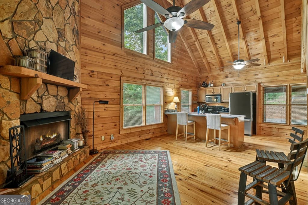 3 bedroom, 3 bathroom, 1,950 sq ft cabin,single family residence for sale at 782 Scenic Mountain View Road, Blue Ridge, GA 30513 — photo 8