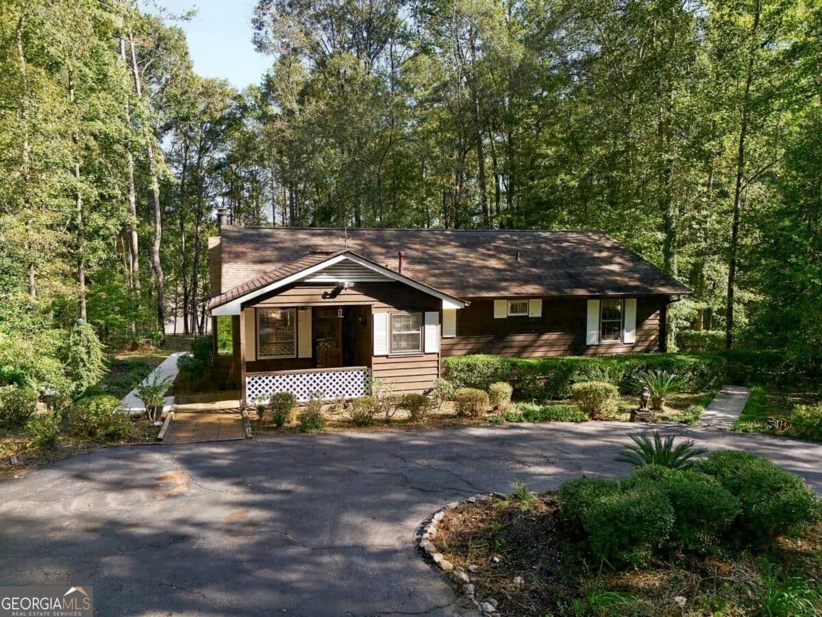 3 bedroom, 1 bathroom, 1,365 sq ft single family residence for sale at 35 Point North Drive, Hogansville, GA 30230 — photo 6