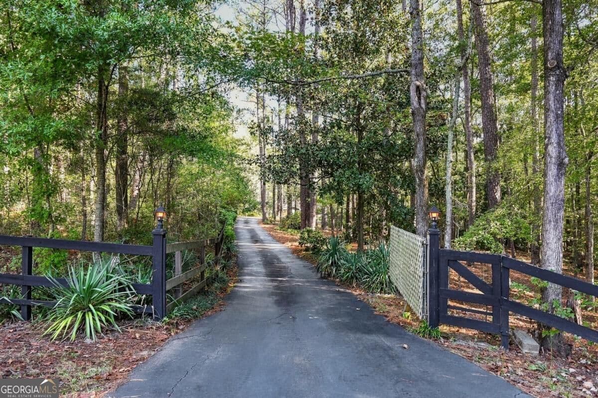 3 bedroom, 1 bathroom, 1,365 sq ft single family residence for sale at 35 Point North Drive, Hogansville, GA 30230 — photo 3