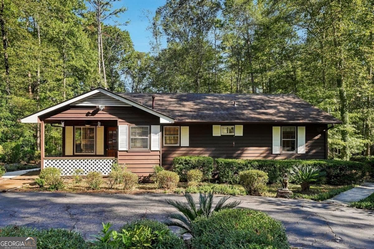 3 bedroom, 1 bathroom, 1,365 sq ft single family residence for sale at 35 Point North Drive, Hogansville, GA 30230 — photo 5