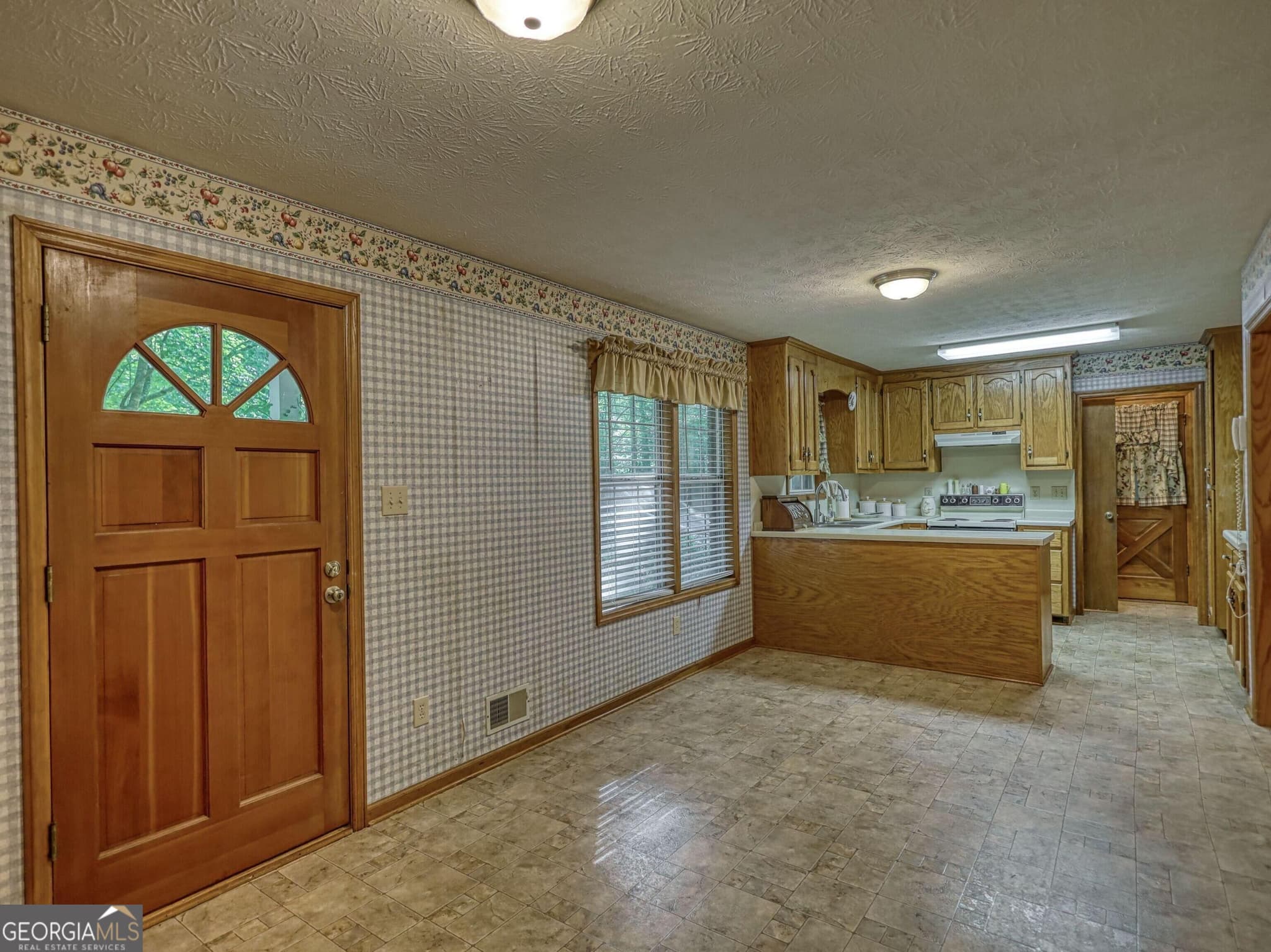 3 bedroom, 2.5 bathroom, 1,392 sq ft single family residence for sale at 920 Alfred Lane, Newborn, GA 30056 — photo 6