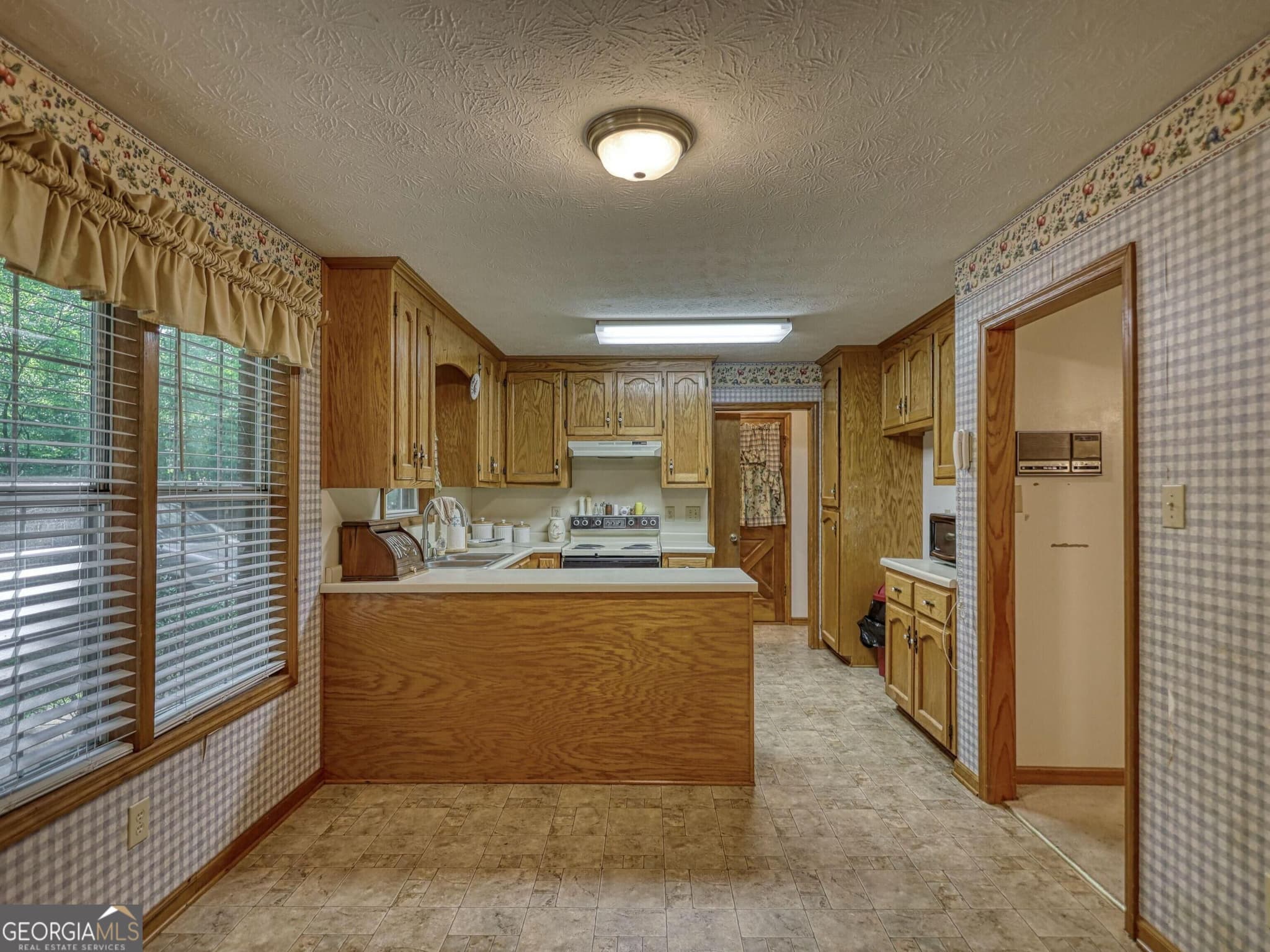3 bedroom, 2.5 bathroom, 1,392 sq ft single family residence for sale at 920 Alfred Lane, Newborn, GA 30056 — photo 7