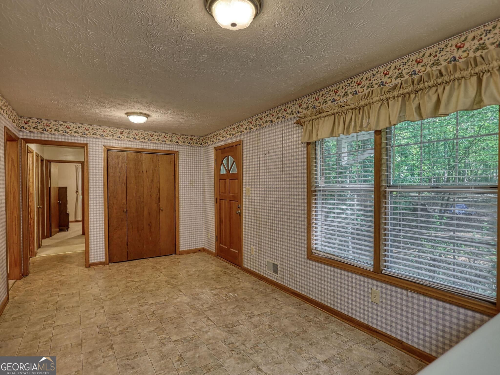 3 bedroom, 2.5 bathroom, 1,392 sq ft single family residence for sale at 920 Alfred Lane, Newborn, GA 30056 — photo 3