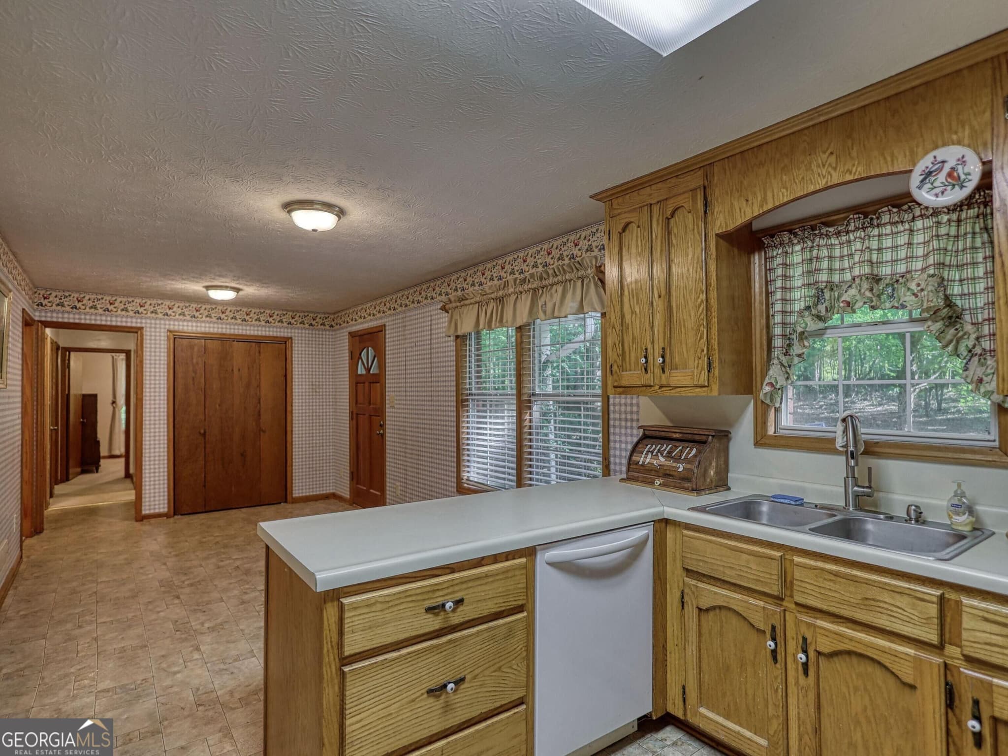 3 bedroom, 2.5 bathroom, 1,392 sq ft single family residence for sale at 920 Alfred Lane, Newborn, GA 30056 — photo 9