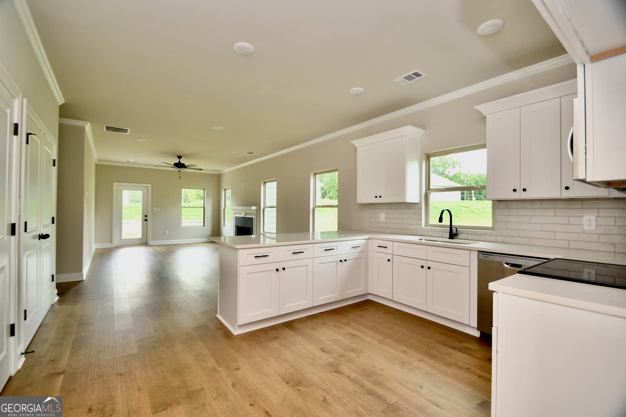 3 bedroom, 2 bathroom, 1,187 sq ft single family residence for sale at 326 Andover Drive, Athens, GA 30607 — photo 3