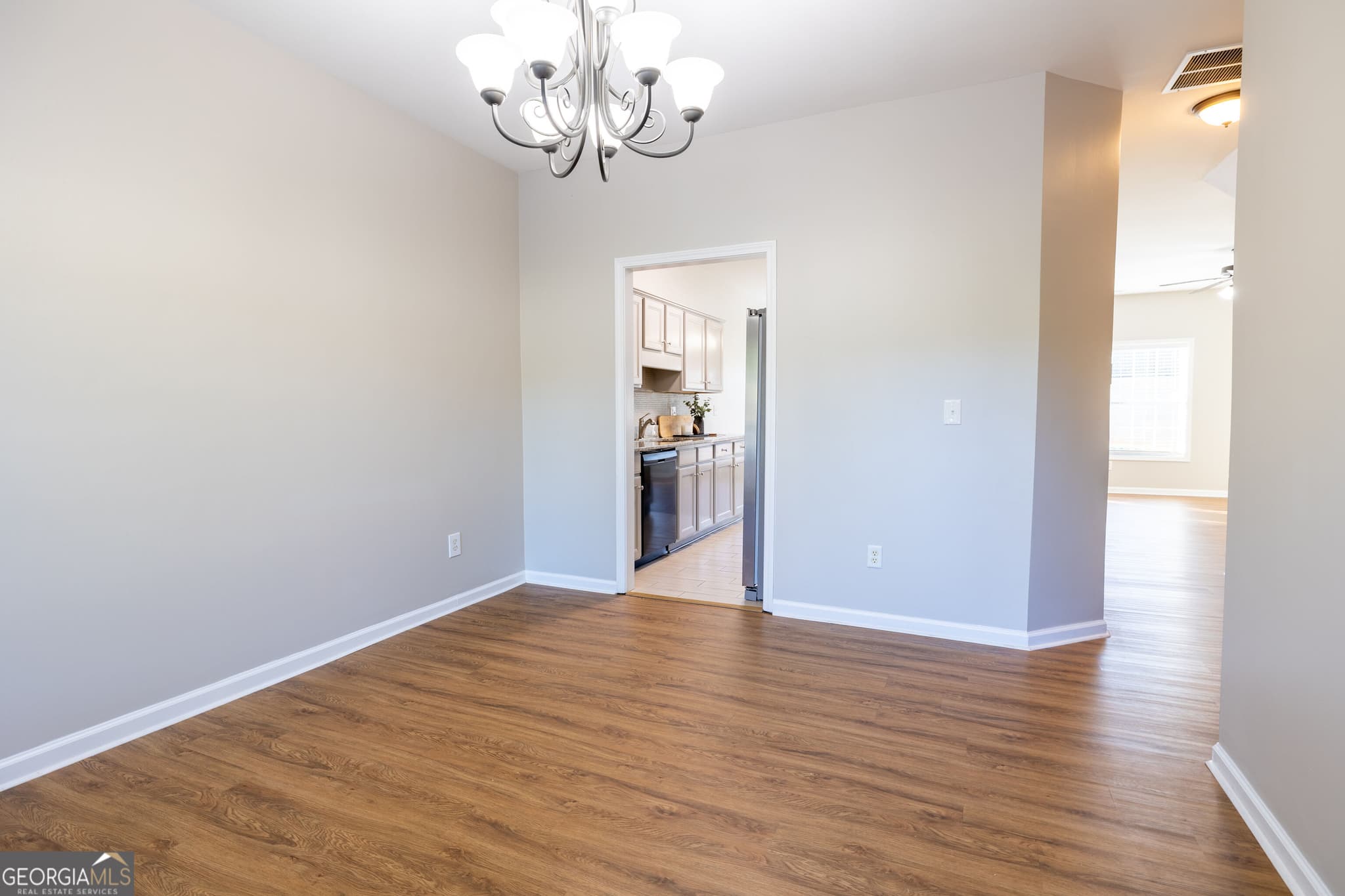 3 bedroom, 2.5 bathroom, 1,781 sq ft townhouse for sale at 17 Village Glen, Dallas, GA 30157 — photo 2