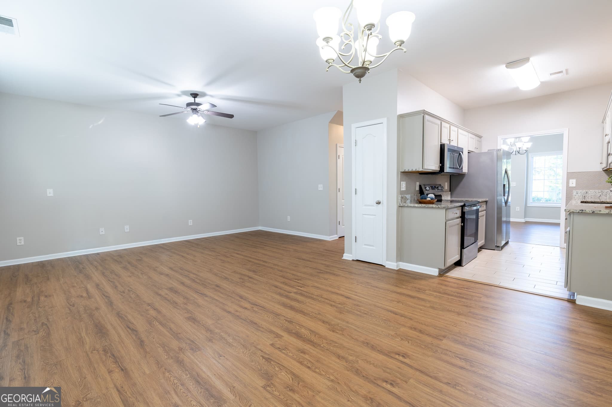 3 bedroom, 2.5 bathroom, 1,781 sq ft townhouse for sale at 17 Village Glen, Dallas, GA 30157 — photo 7