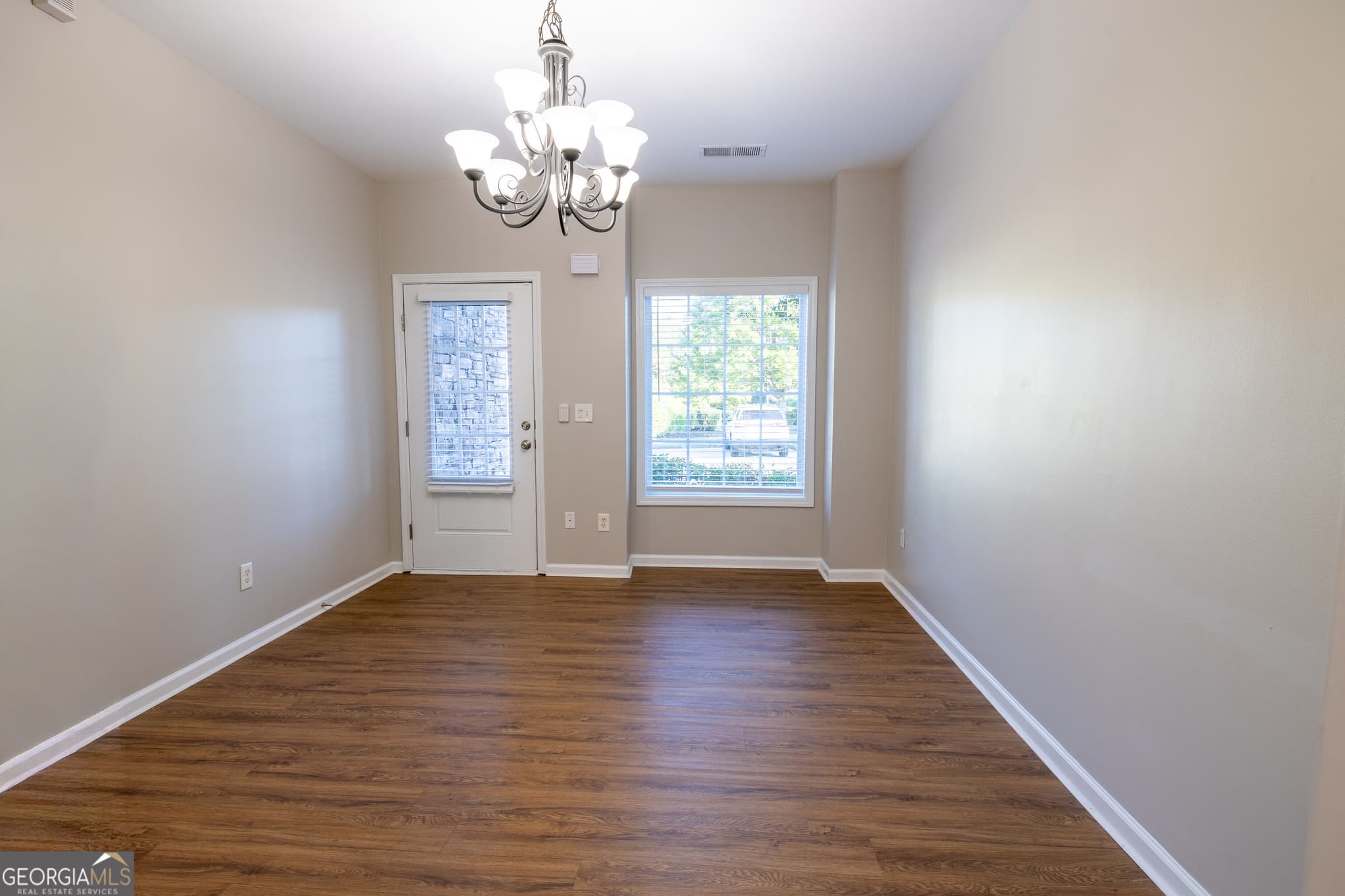 3 bedroom, 2.5 bathroom, 1,781 sq ft townhouse for sale at 17 Village Glen, Dallas, GA 30157 — photo 3