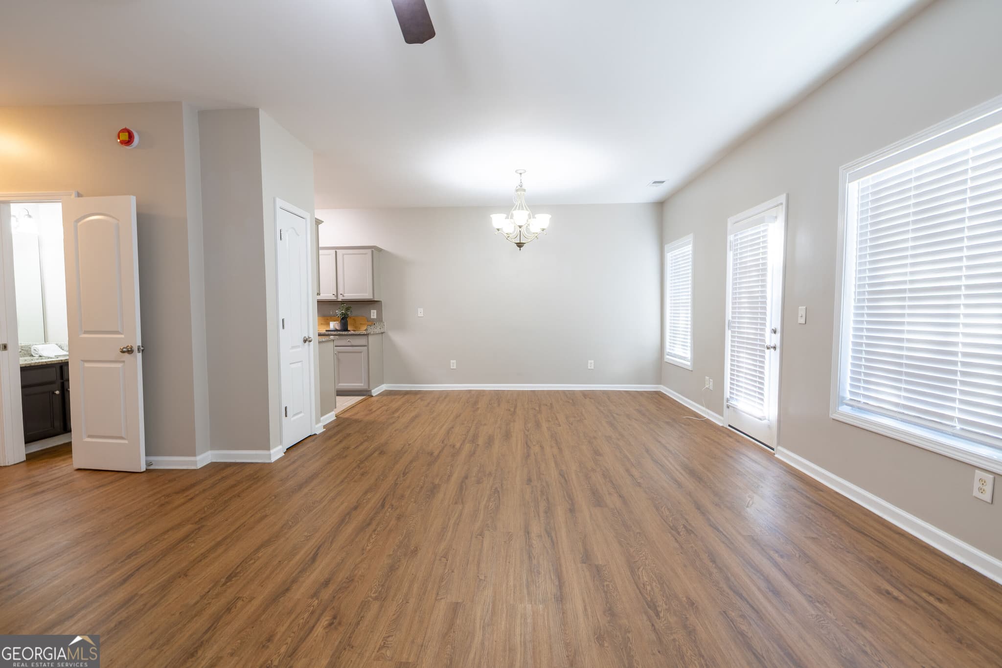 3 bedroom, 2.5 bathroom, 1,781 sq ft townhouse for sale at 17 Village Glen, Dallas, GA 30157 — photo 8