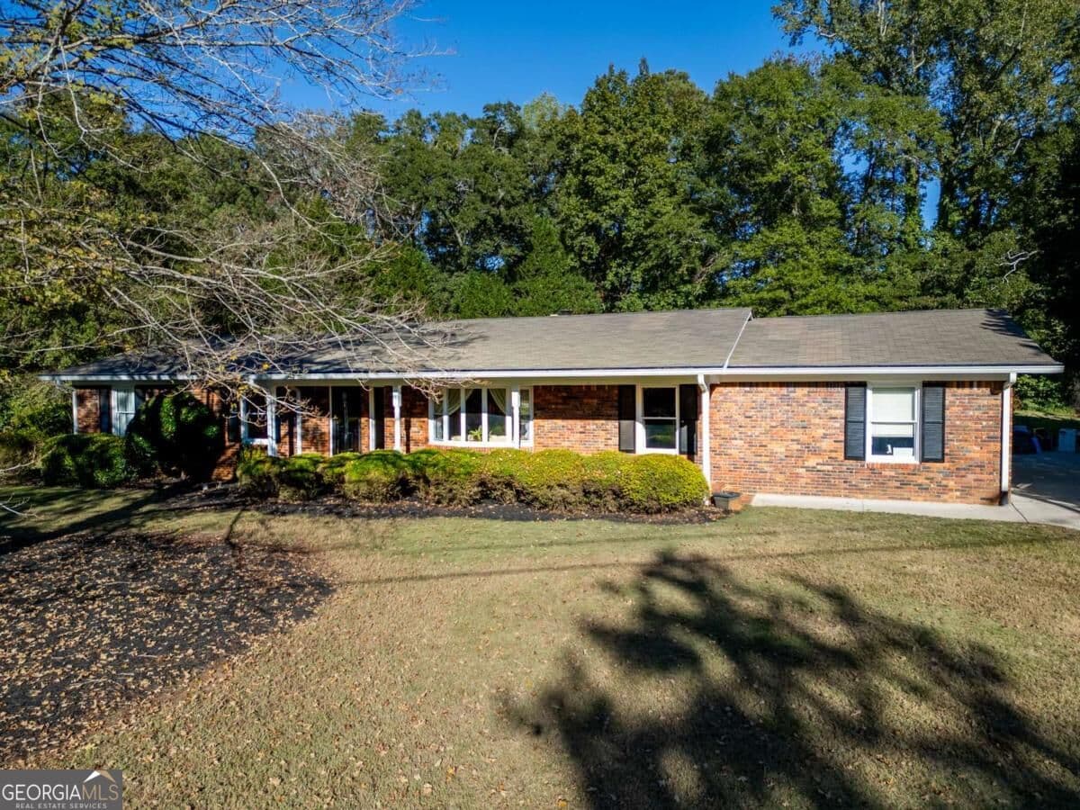 3 bedroom, 2 bathroom, 2,076 sq ft single family residence for sale at 281 Hunnicutt Drive, Athens, GA 30606 — photo 2