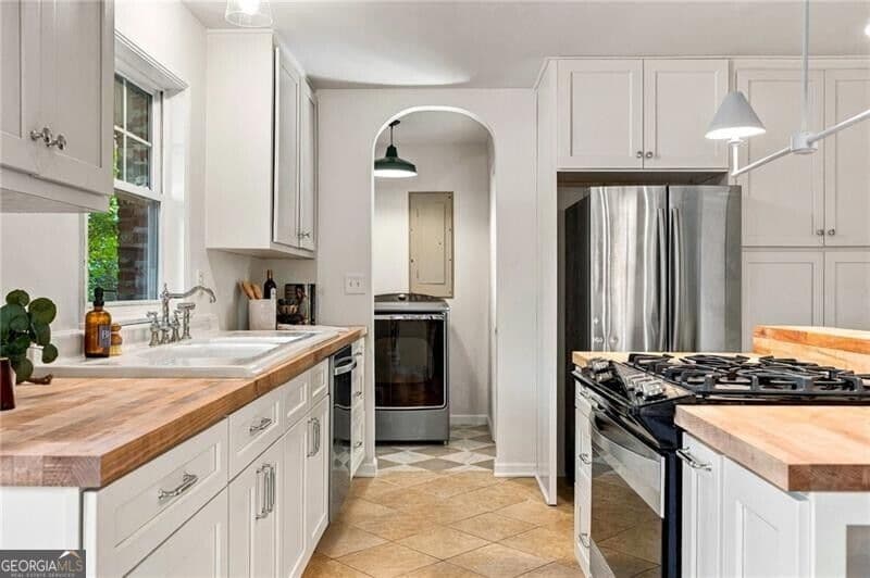 3 bedroom, 2 bathroom, 1,273 sq ft single family residence for sale at 1595 Delia Drive, Decatur, GA 30033 — photo 8