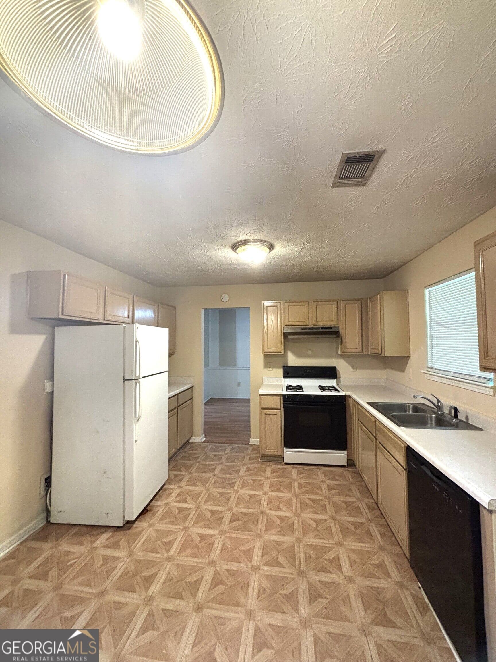 3 bedroom, 2.5 bathroom, 2,036 sq ft single family residence for rent at 5452 Perching Place, Lithonia, GA 30058 for $1,850 a month — photo 5