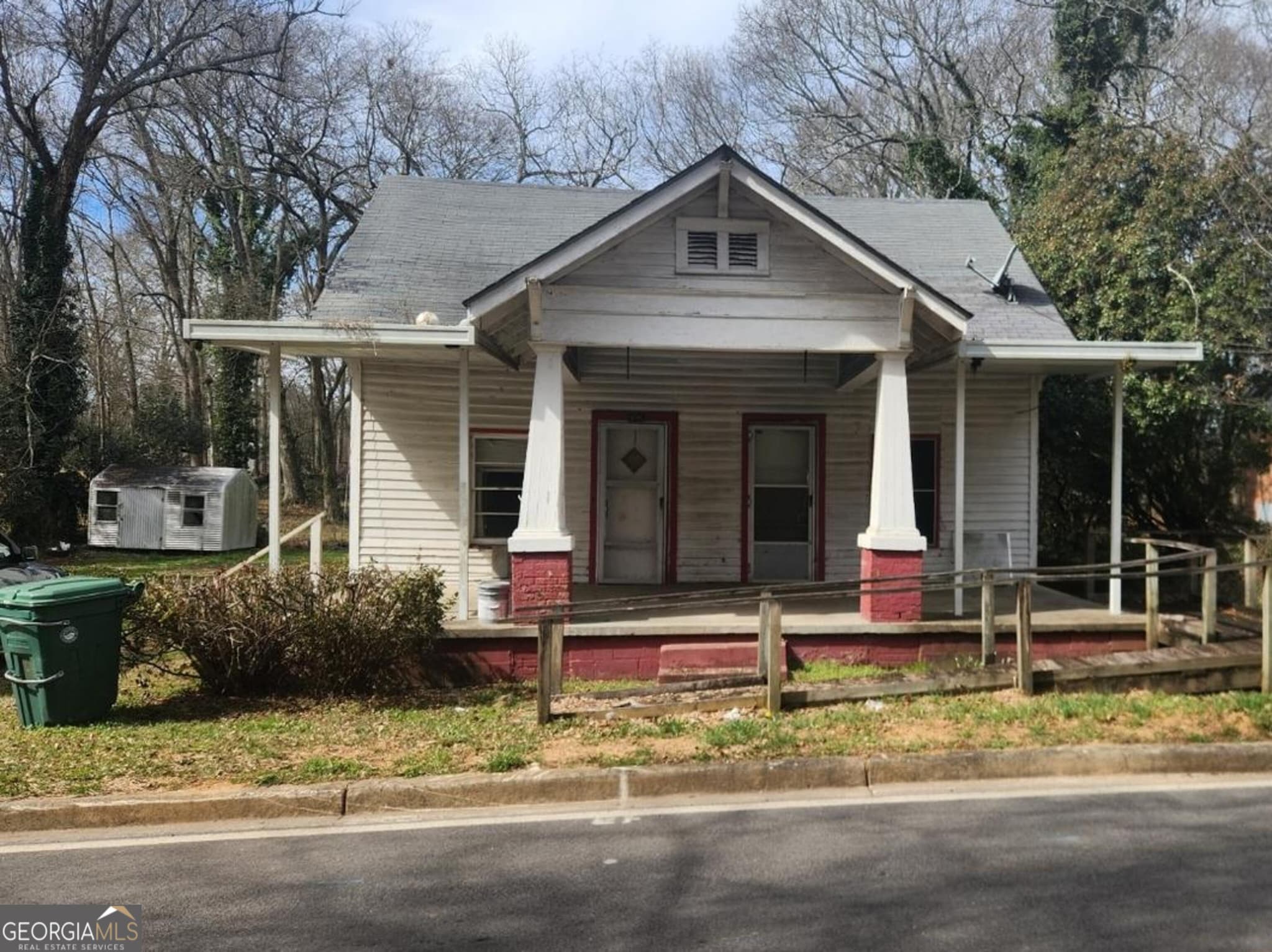 3 bedroom, 1 bathroom, 1,120 sq ft single family residence under contract at 375 N Richardson Street, Hartwell, GA 30643
