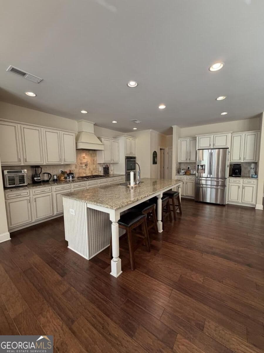 6 bedroom, 4.5 bathroom, 5,318 sq ft single family residence for sale at 460 Brookwood Estates Drive, Alpharetta, GA 30005 — photo 4