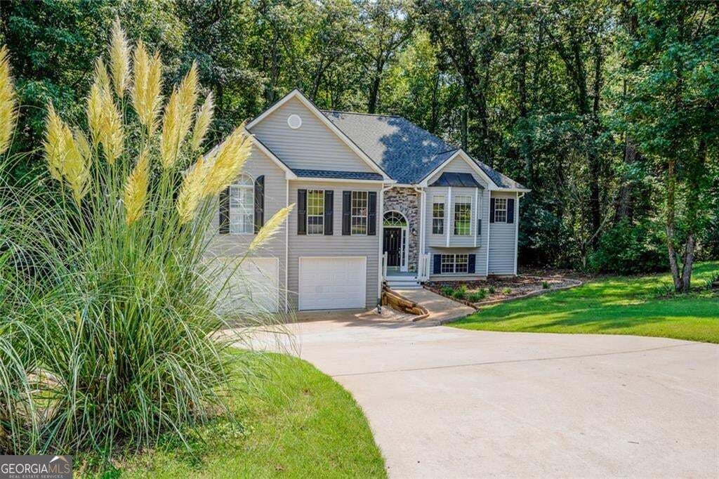 4 bedroom, 3 bathroom, 2,811 sq ft single family residence for sale at 4340 Mapleton Way, Cumming, GA 30028 — photo 2