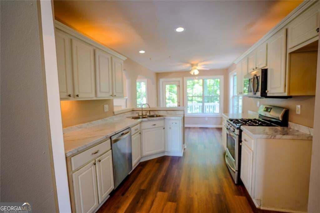 4 bedroom, 3 bathroom, 2,811 sq ft single family residence for sale at 4340 Mapleton Way, Cumming, GA 30028 — photo 9
