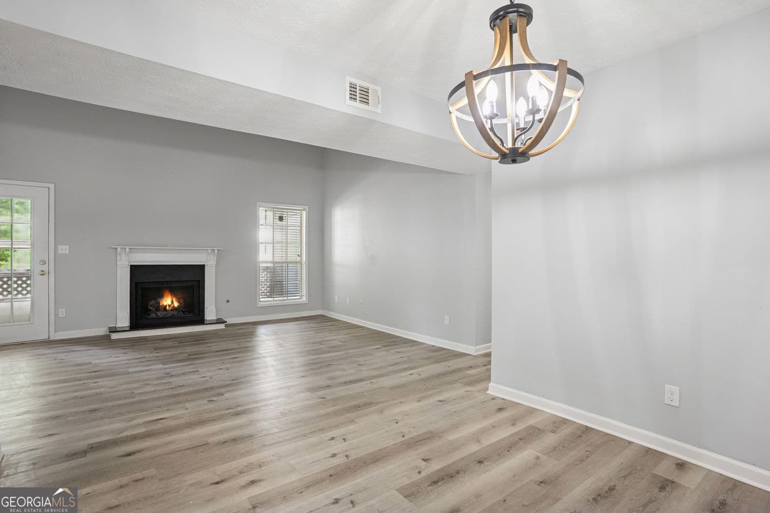 3 bedroom, 2 bathroom, 1,252 sq ft condominium for sale at 6430 Oakleaf Way, Morrow, GA 30260 — photo 9