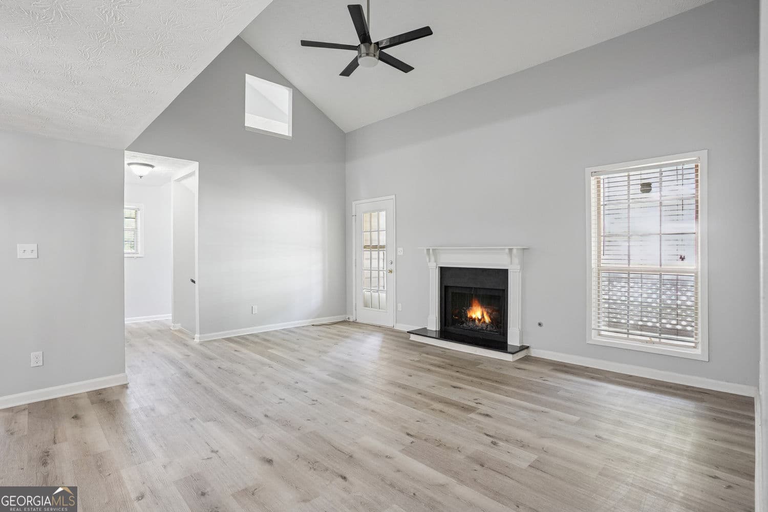 3 bedroom, 2 bathroom, 1,252 sq ft condominium for sale at 6430 Oakleaf Way, Morrow, GA 30260 — photo 8