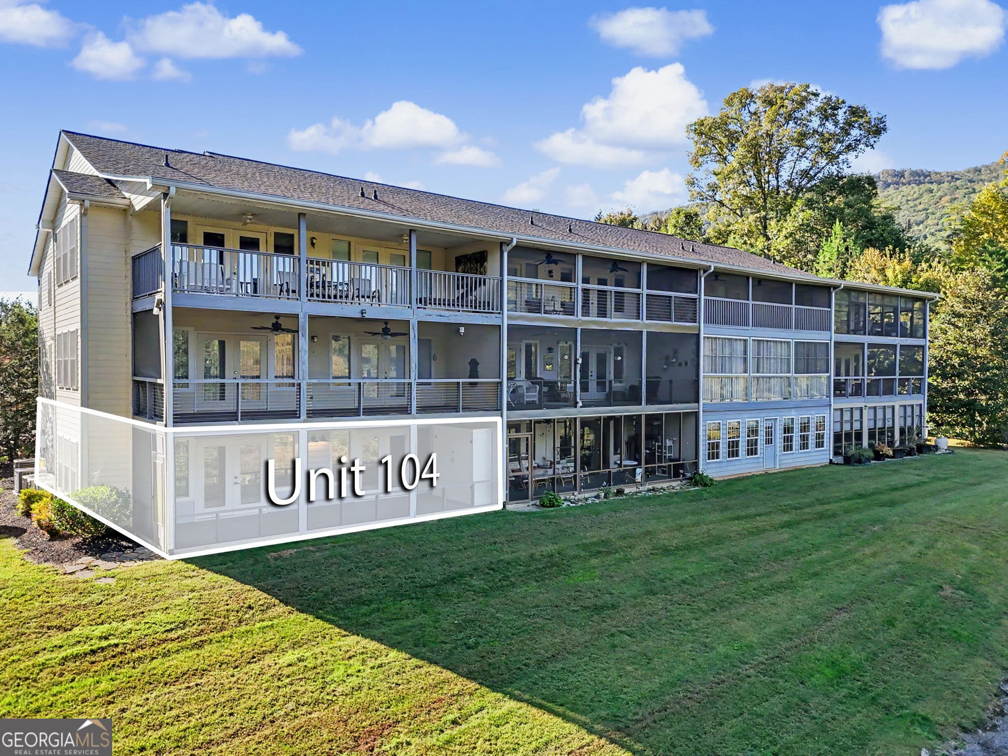 3 bedroom, 3 bathroom, 1,752 sq ft condominium for sale at 258 Ginger Creek Lane UNIT 104, Clayton, GA 30525 — photo 2