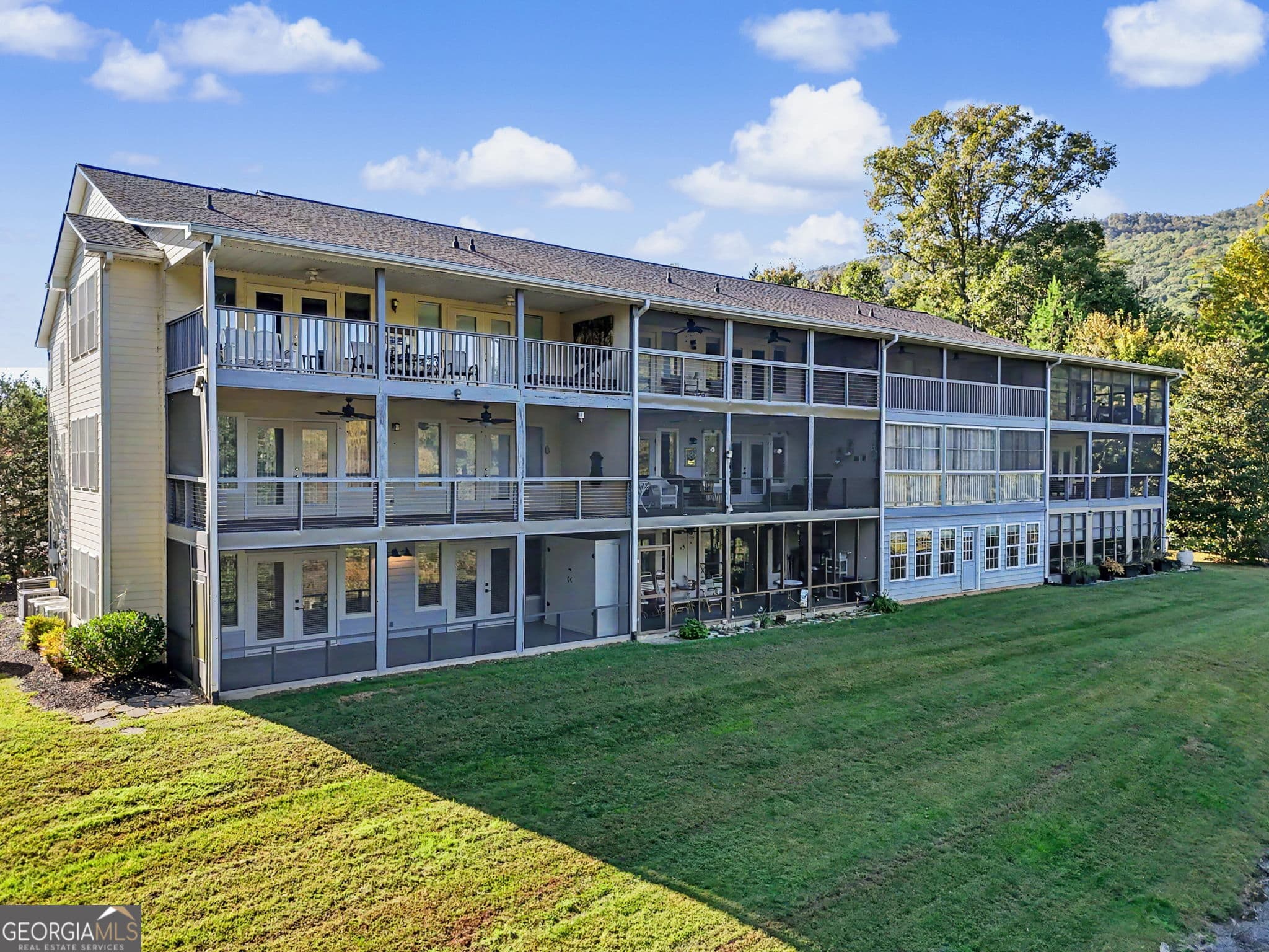 3 bedroom, 3 bathroom, 1,752 sq ft condominium for sale at 258 Ginger Creek Lane UNIT 104, Clayton, GA 30525 — photo 9
