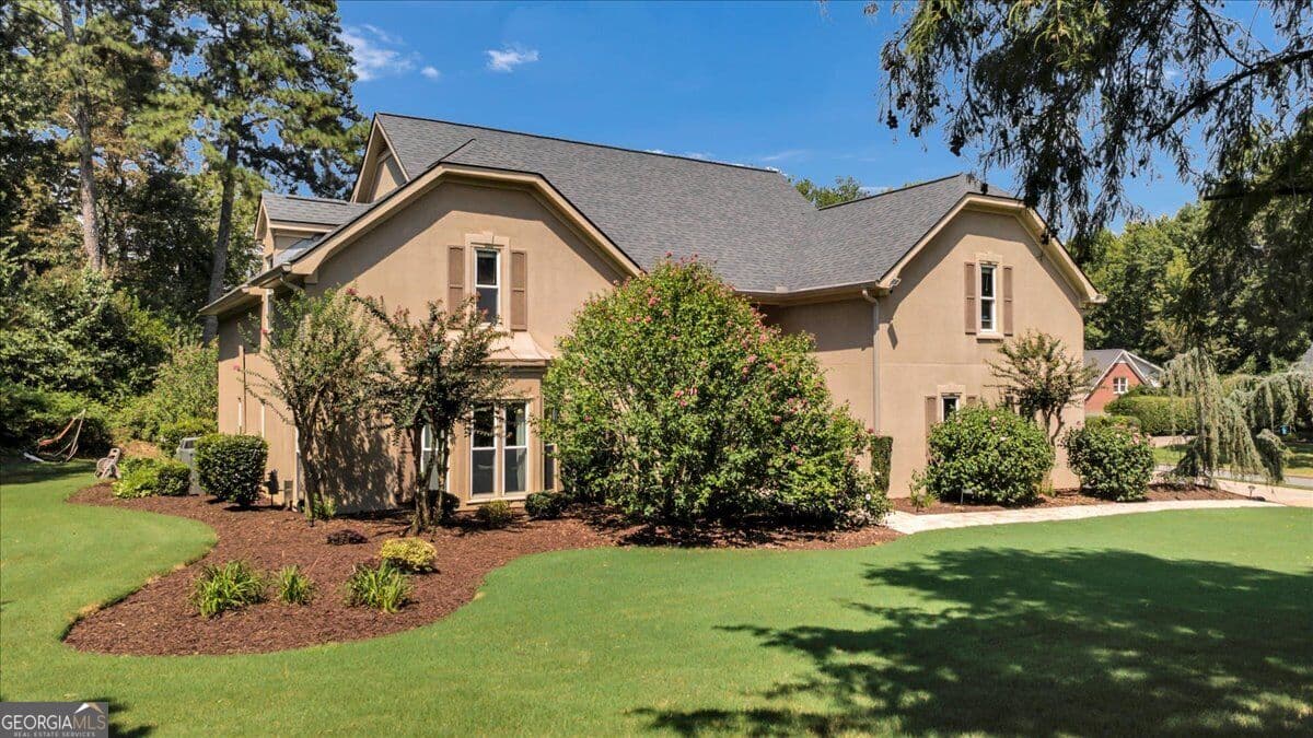 4 bedroom, 3.5 bathroom, 3,323 sq ft single family residence for sale at 12080 Magnolia Crescent Drive, Roswell, GA 30075 — photo 6