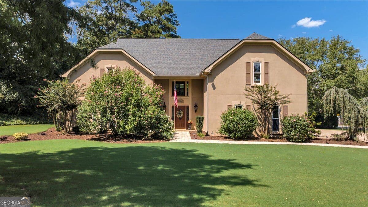 4 bedroom, 3.5 bathroom, 3,323 sq ft single family residence for sale at 12080 Magnolia Crescent Drive, Roswell, GA 30075 — photo 5