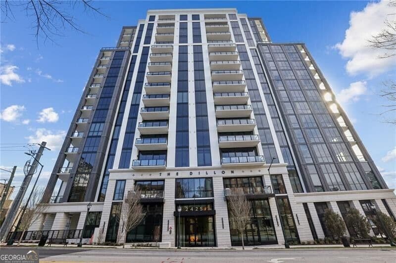 3 bedroom, 3.5 bathroom, 2,249 sq ft condominium for sale at 2425 Peachtree Road 501, Atlanta, GA 30305 — photo 2