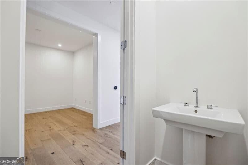 3 bedroom, 3.5 bathroom, 2,249 sq ft condominium for sale at 2425 Peachtree Road 501, Atlanta, GA 30305 — photo 7