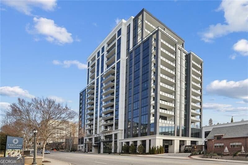 3 bedroom, 3.5 bathroom, 2,249 sq ft condominium for sale at 2425 Peachtree Road 501, Atlanta, GA 30305 — photo 1 of 40