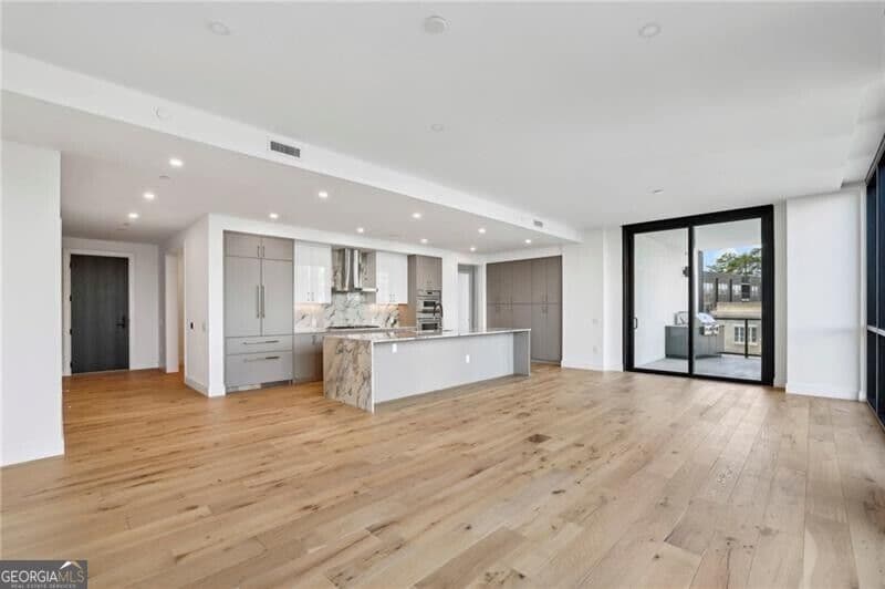 3 bedroom, 3.5 bathroom, 2,249 sq ft condominium for sale at 2425 Peachtree Road 501, Atlanta, GA 30305 — photo 9