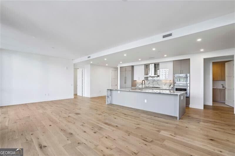 3 bedroom, 3.5 bathroom, 2,249 sq ft condominium for sale at 2425 Peachtree Road 501, Atlanta, GA 30305 — photo 10