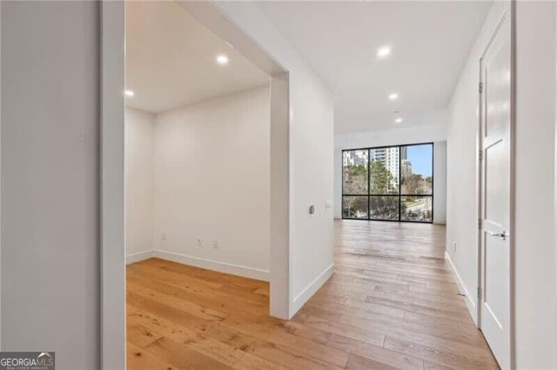 3 bedroom, 3.5 bathroom, 2,249 sq ft condominium for sale at 2425 Peachtree Road 501, Atlanta, GA 30305 — photo 4