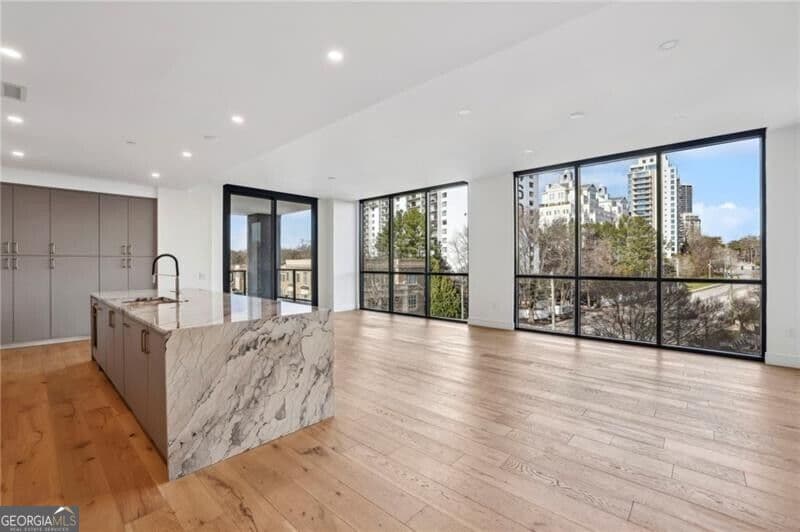 3 bedroom, 3.5 bathroom, 2,249 sq ft condominium for sale at 2425 Peachtree Road 501, Atlanta, GA 30305 — photo 8
