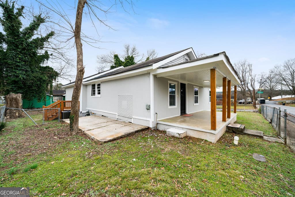 3 bedroom, 1 bathroom, 1,307 sq ft single family residence for sale at 34 E 16th Street, Rome, GA 30161 — photo 2