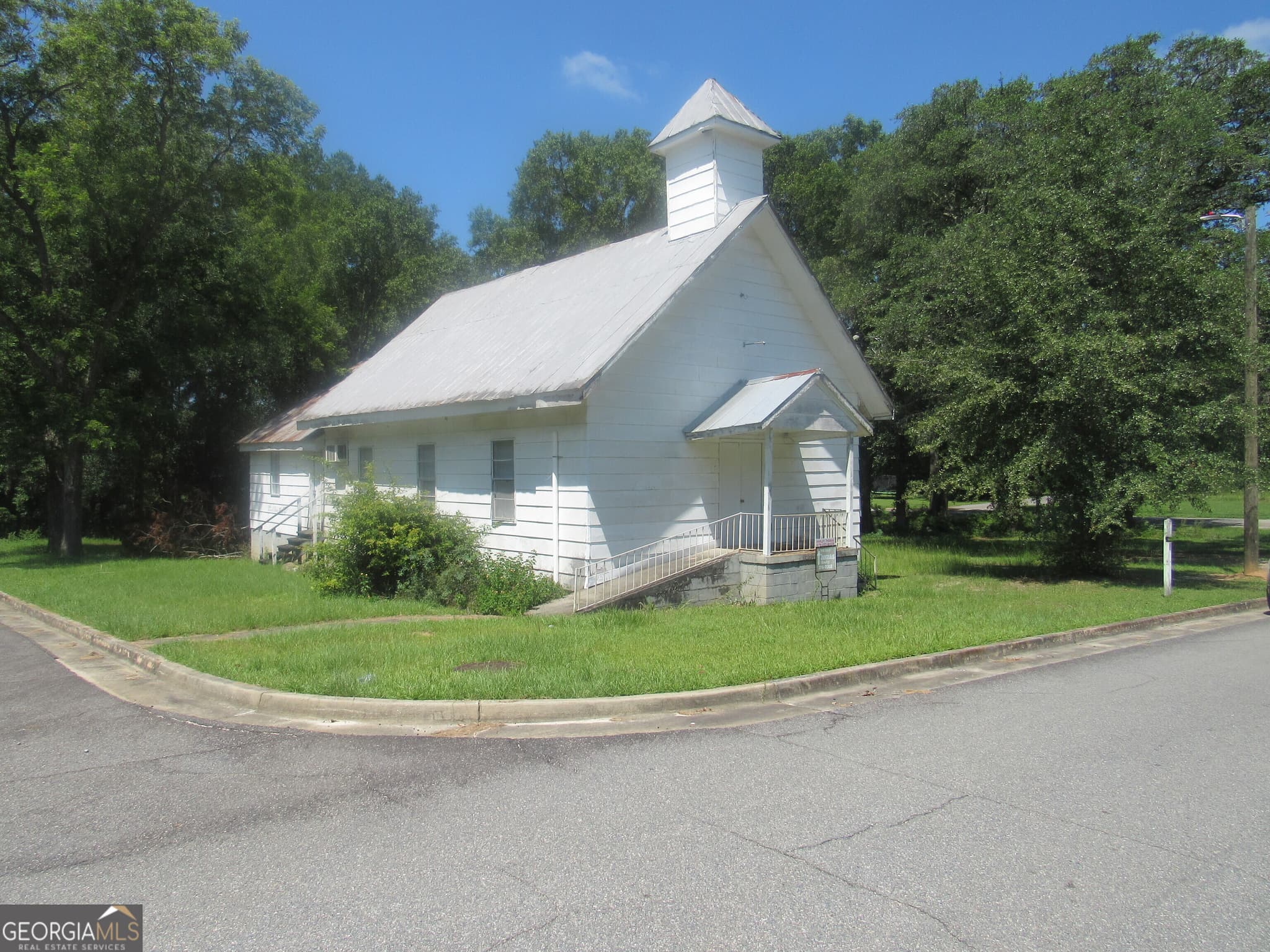 1 bedroom, 2 bathroom, 1,400 sq ft single family residence for sale at 53 Duhart Street, Eastman, GA 31023 — photo 6