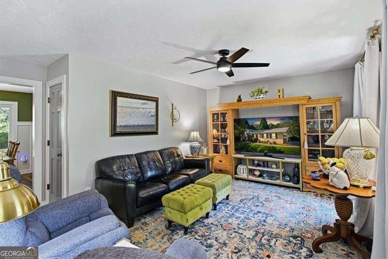 4 bedroom, 2 bathroom, 2,001 sq ft single family residence for sale at 669 Foxcliffe Court, Smyrna, GA 30082 — photo 3