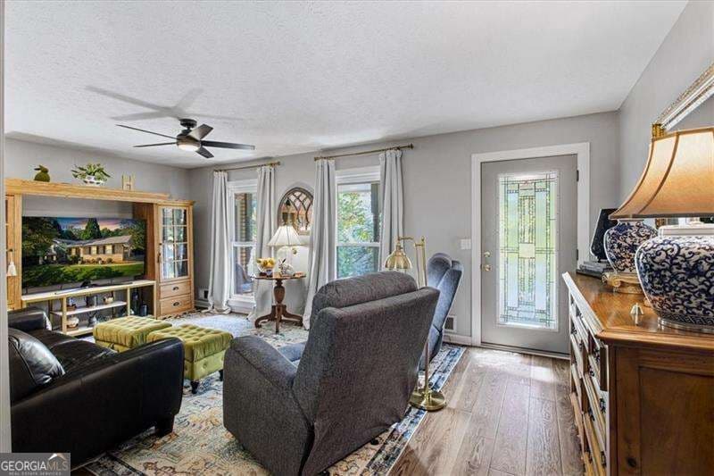 4 bedroom, 2 bathroom, 2,001 sq ft single family residence for sale at 669 Foxcliffe Court, Smyrna, GA 30082 — photo 4