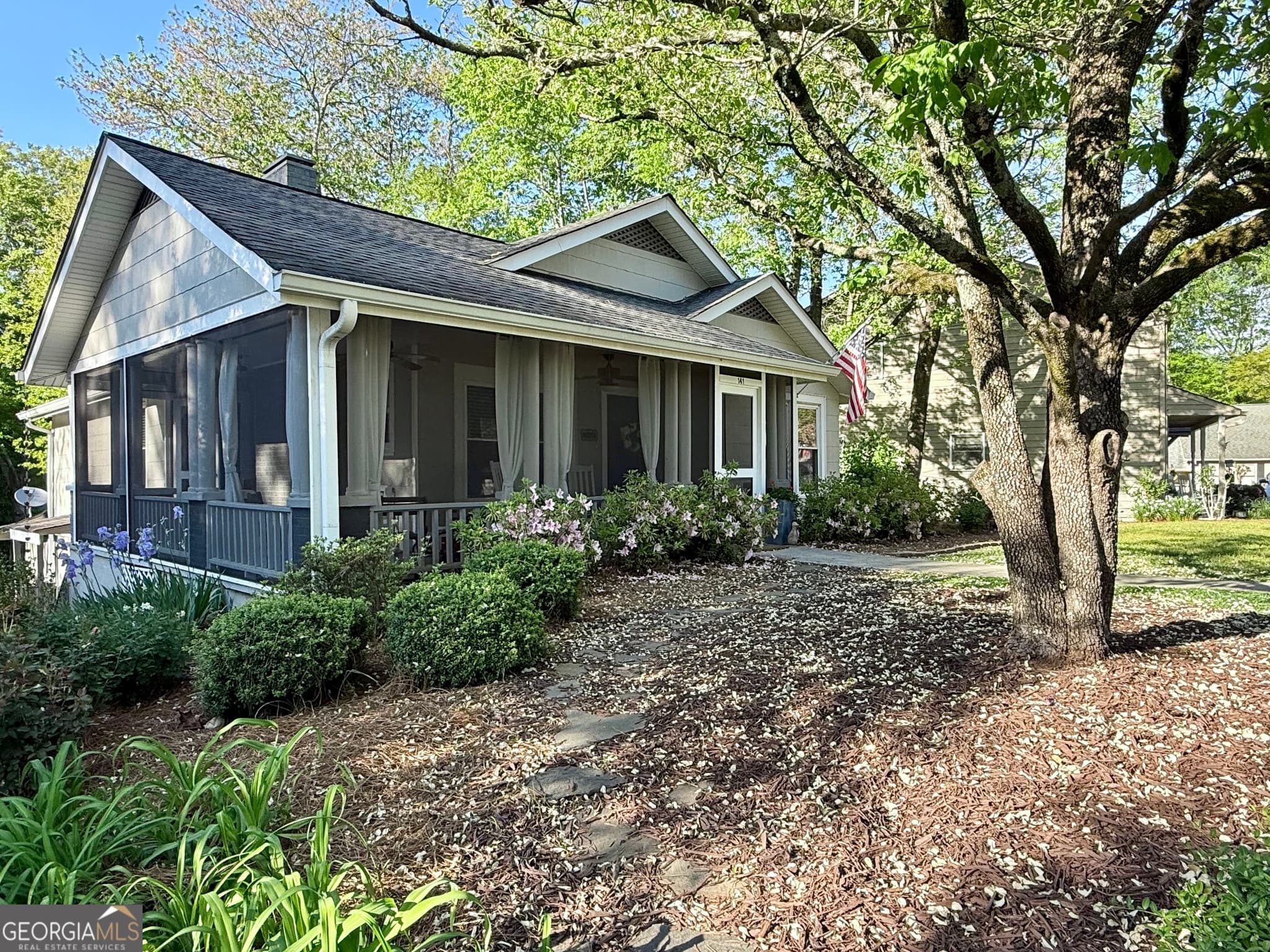2 bedroom, 2 bathroom, 1,184 sq ft single family residence for sale at 141 York Street, Clarkesville, GA 30523 — photo 3