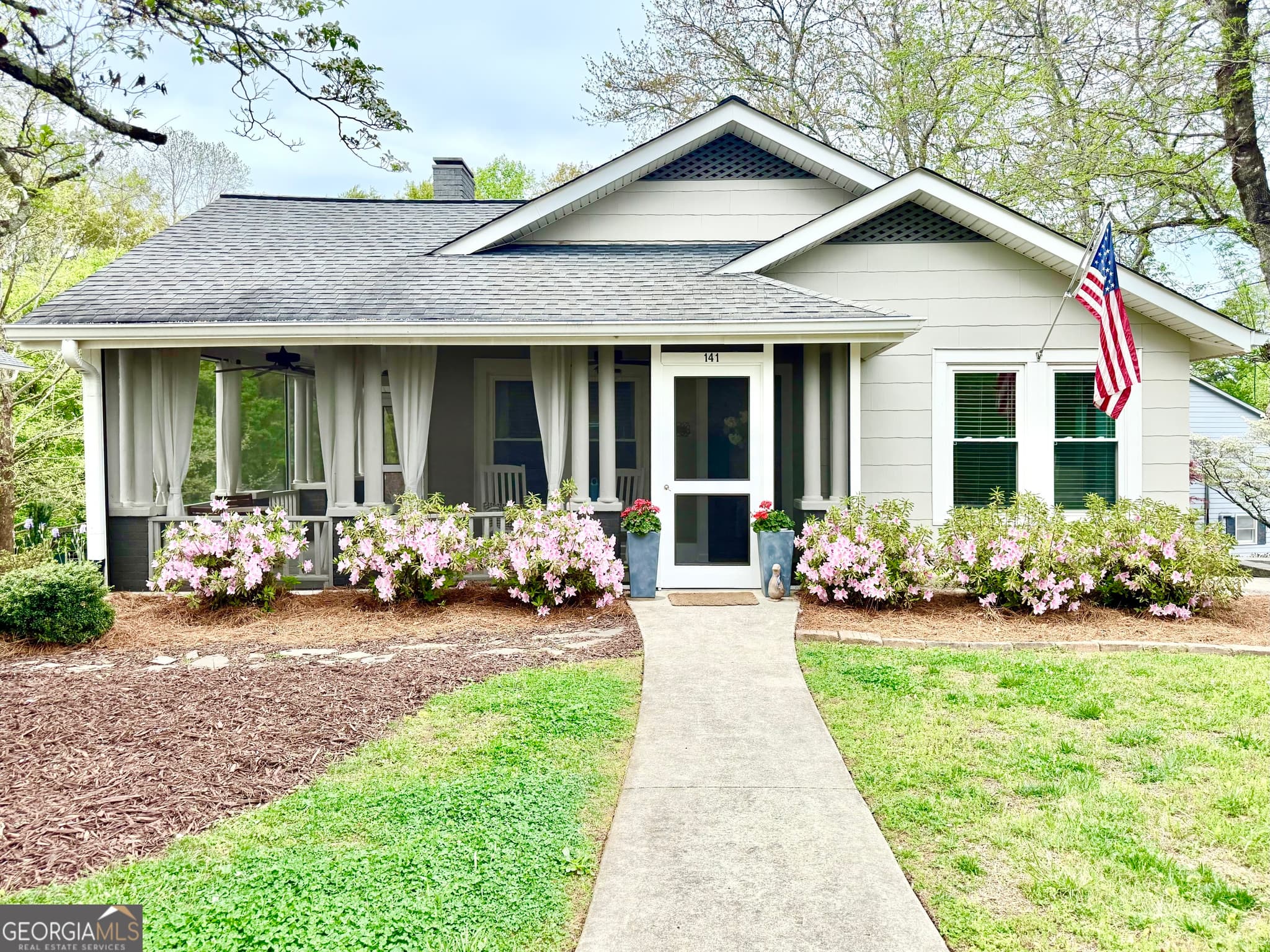 2 bedroom, 2 bathroom, 1,184 sq ft single family residence for sale at 141 York Street, Clarkesville, GA 30523