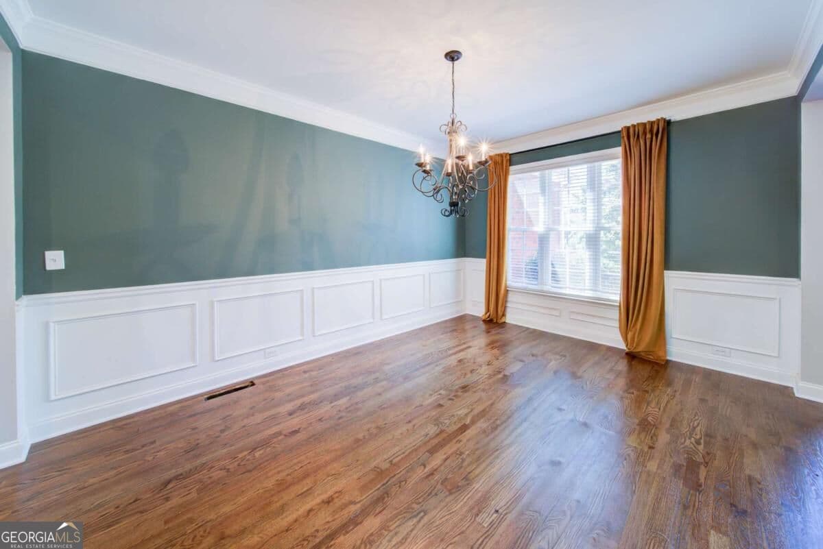 6 bedroom, 4.5 bathroom, 5,300 sq ft single family residence for sale at 5660 Cascade Trail, Cumming, GA 30040 — photo 6