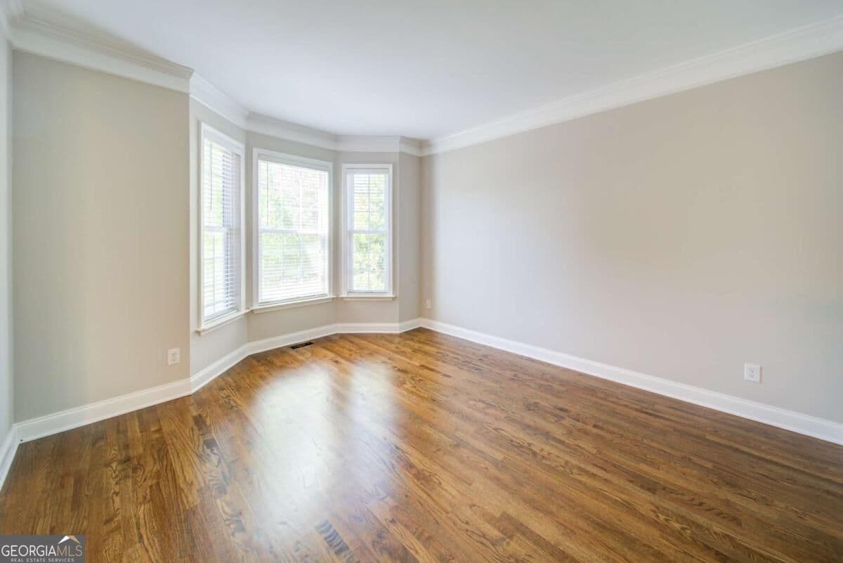6 bedroom, 4.5 bathroom, 5,300 sq ft single family residence for sale at 5660 Cascade Trail, Cumming, GA 30040 — photo 4