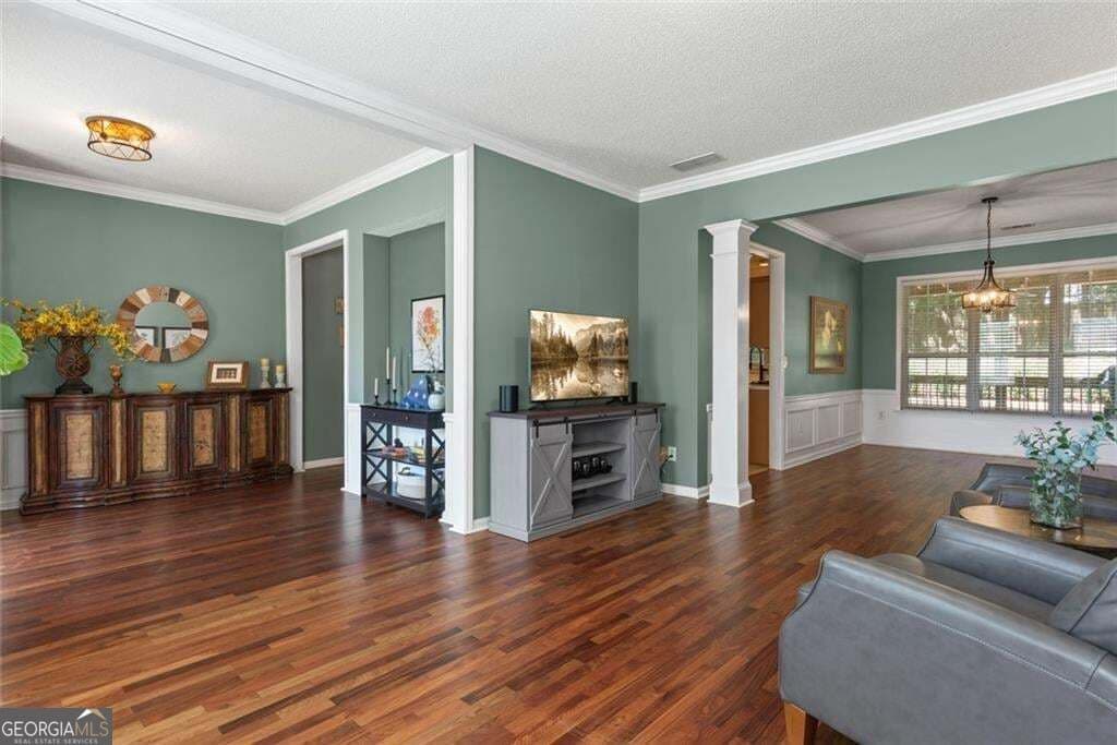 4 bedroom, 2.5 bathroom, 2,284 sq ft single family residence for sale at 1335 Lyndhurst Way, Roswell, GA 30075 — photo 7
