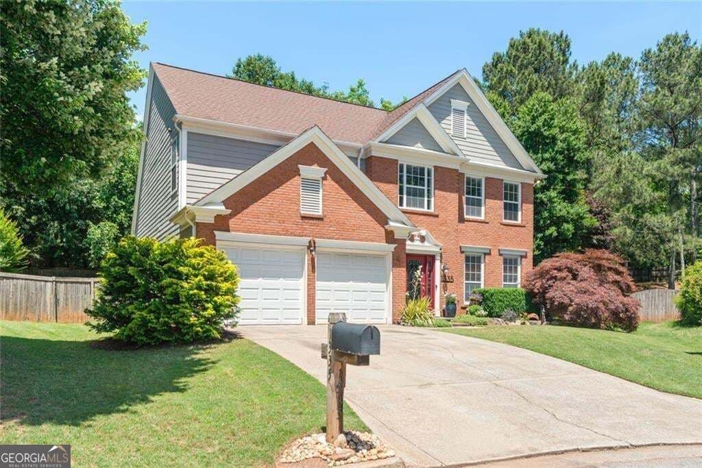 4 bedroom, 2.5 bathroom, 2,284 sq ft single family residence for sale at 1335 Lyndhurst Way, Roswell, GA 30075 — photo 1 of 58