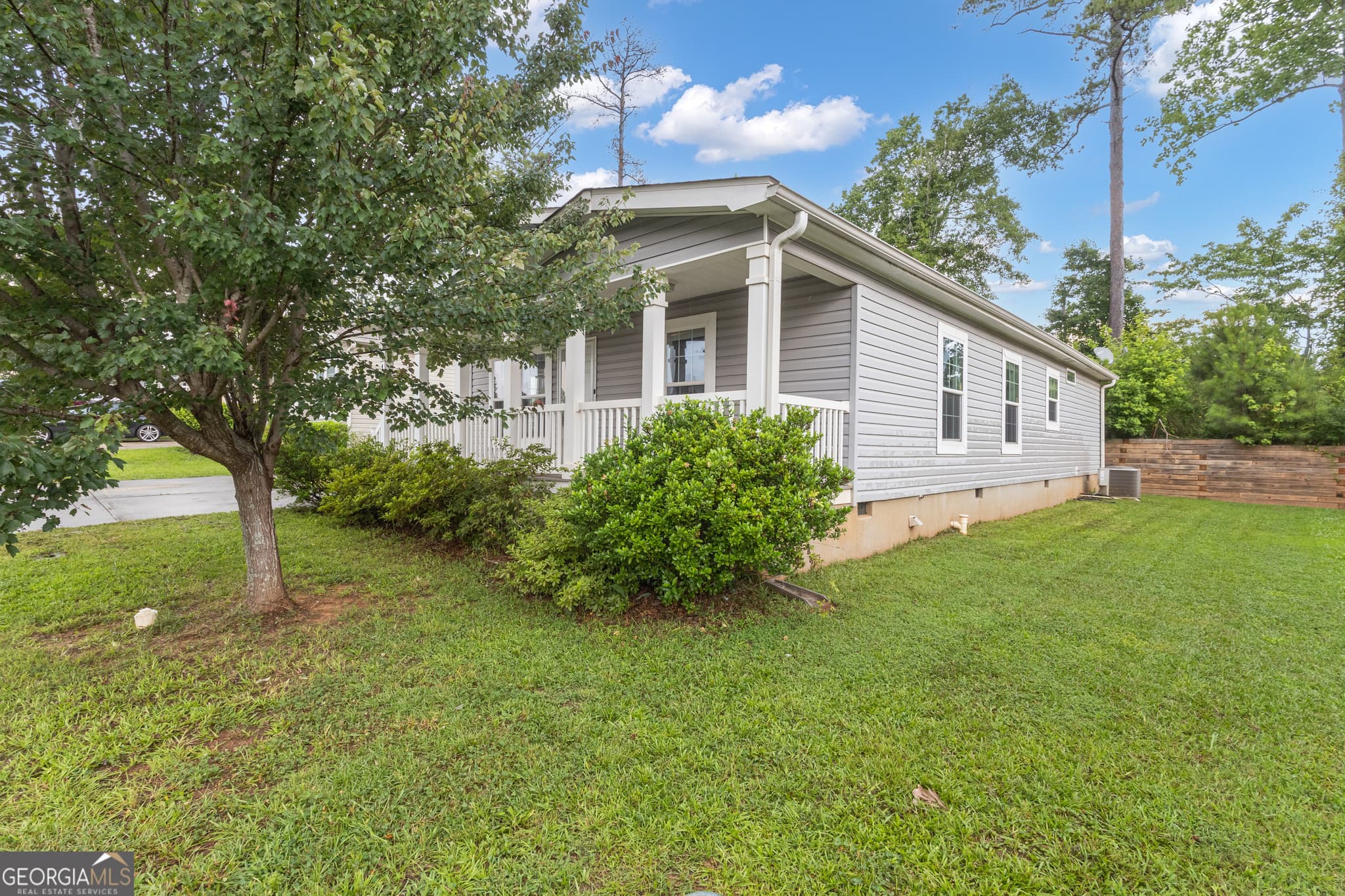 3 bedroom, 2 bathroom, 1,300 sq ft manufactured home,single family residence for sale at 109 Willow Drive, Newnan, GA 30263 — photo 3