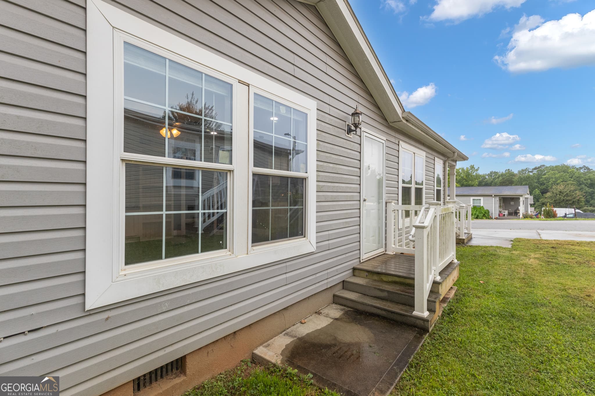 3 bedroom, 2 bathroom, 1,300 sq ft manufactured home,single family residence for sale at 109 Willow Drive, Newnan, GA 30263 — photo 5