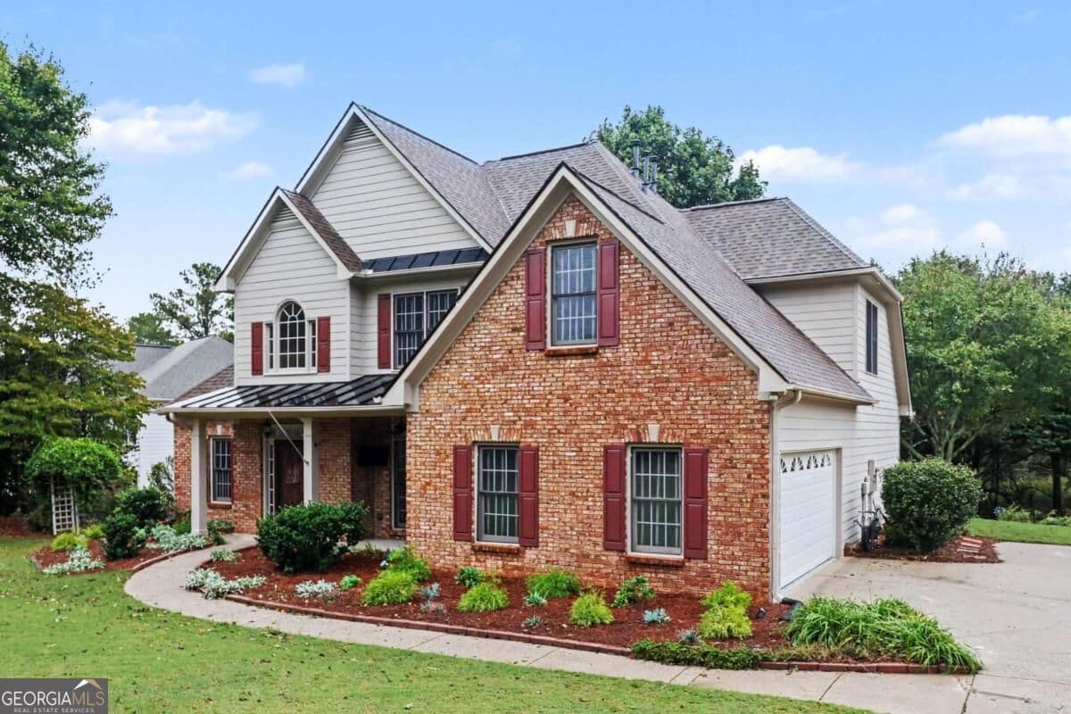 5 bedroom, 3 bathroom, 2,369 sq ft single family residence for sale at 6220 Ivey Hill Drive, Cumming, GA 30040 — photo 5