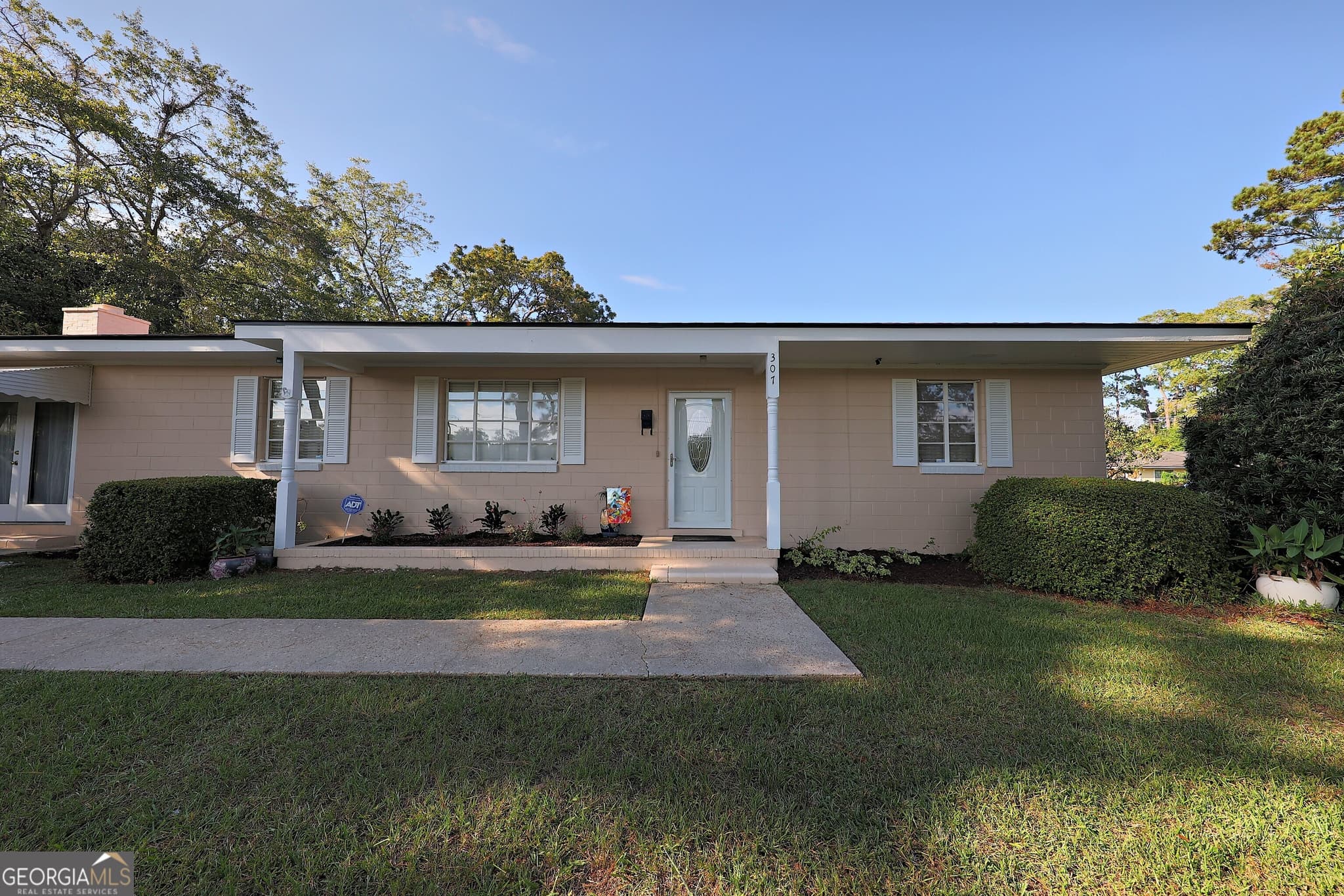 3 bedroom, 1.5 bathroom, 1,945 sq ft single family residence for sale at 307 Varnedoe Street, Thomasville, GA 31792 — photo 6