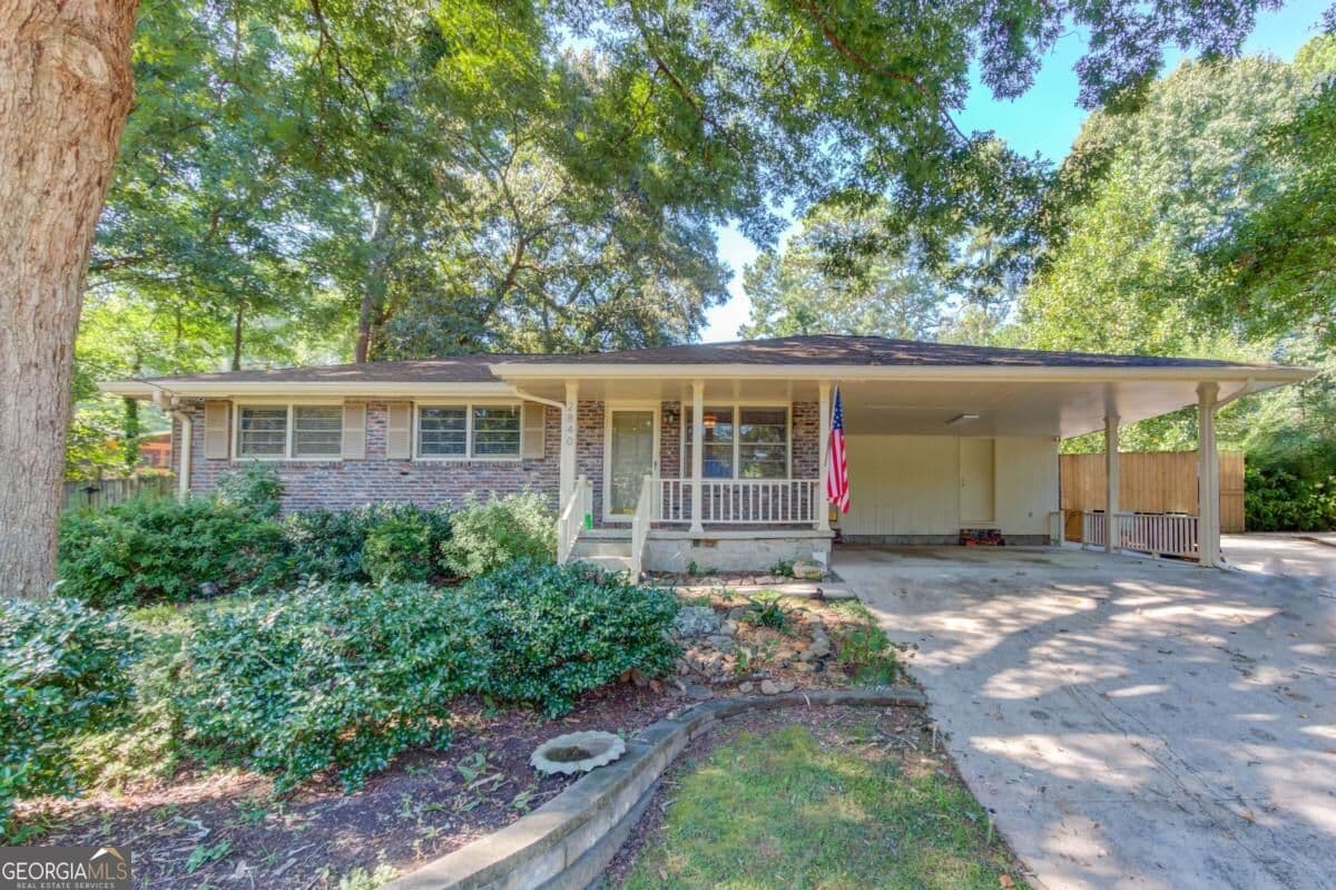 2 bedroom, 2 bathroom, 1,219 sq ft single family residence for sale at 2840 Locksley Court, Tucker, GA 30084 — photo 1 of 29